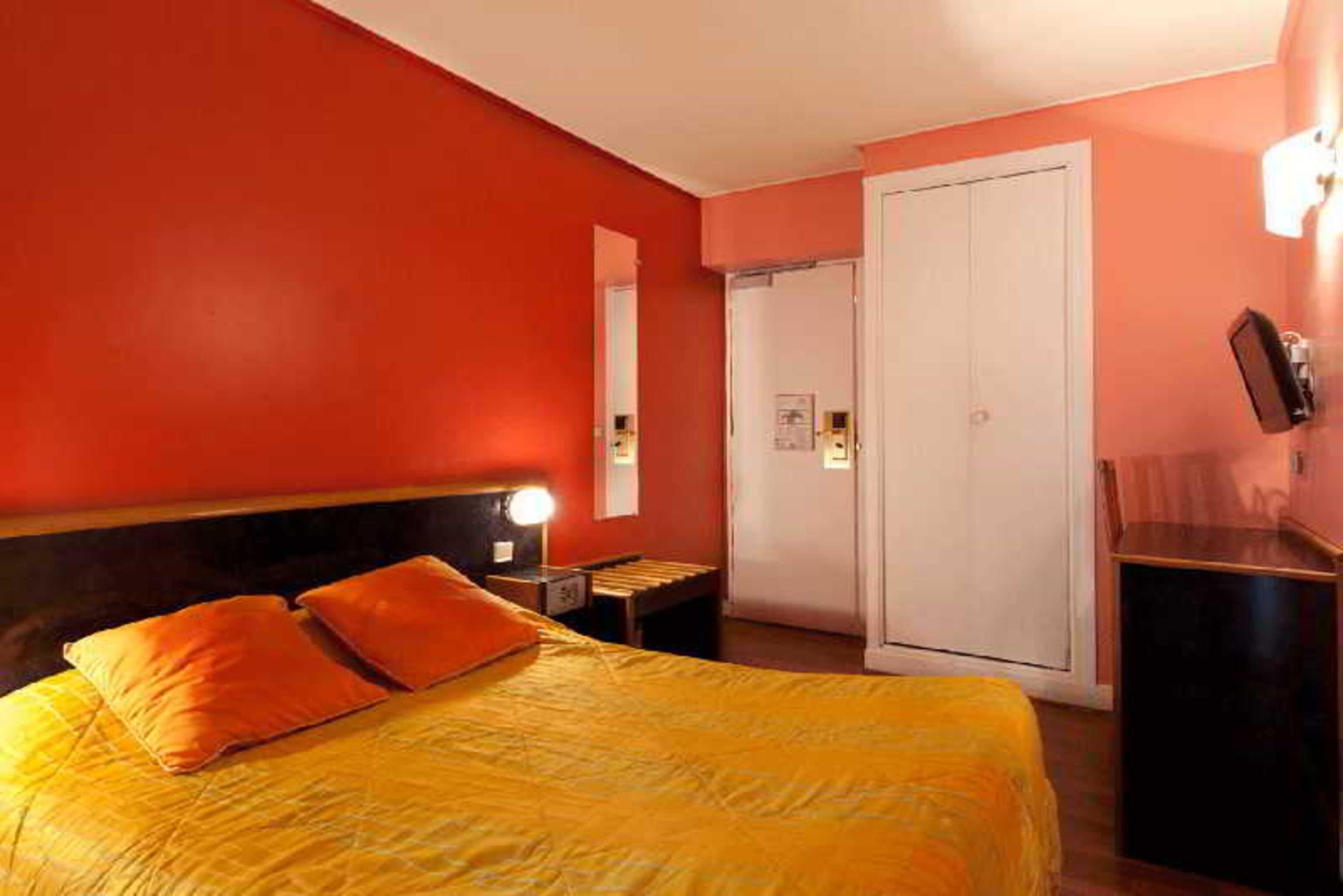 Hotel Bristol Republique 3*